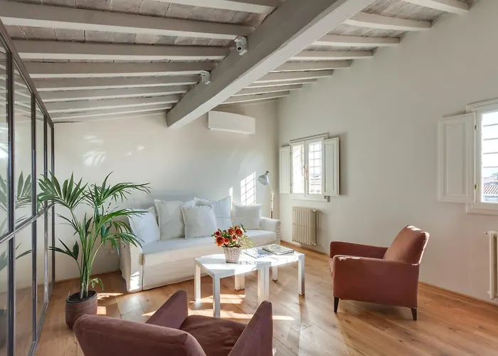 Accademia Frescoes Apartment